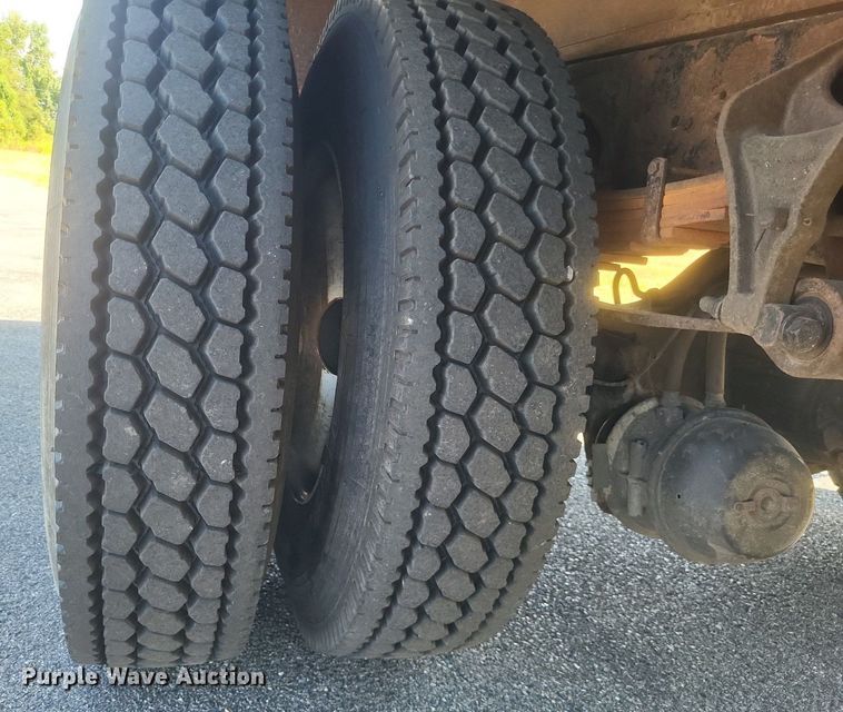 image for item DR4967 2007 International  4300 flatbed truck