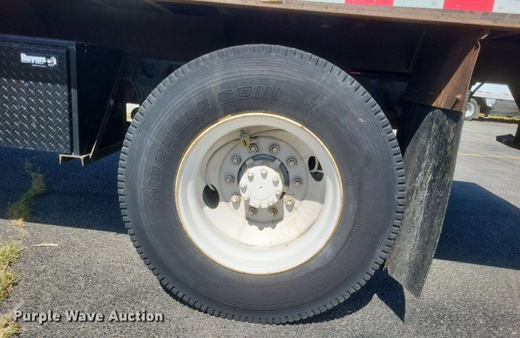 image for item DR4967 2007 International  4300 flatbed truck