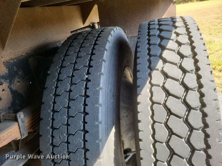 image for item DR4967 2007 International  4300 flatbed truck