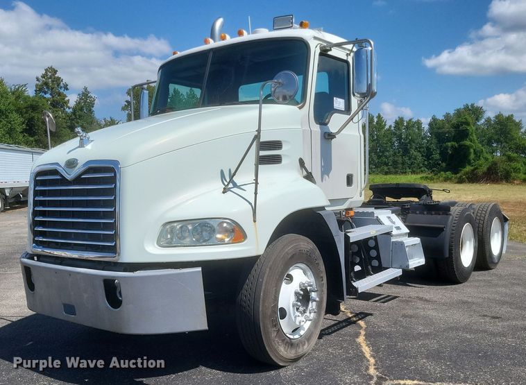 image for item DR4969 2007 Mack Vision CXN 612 semi truck