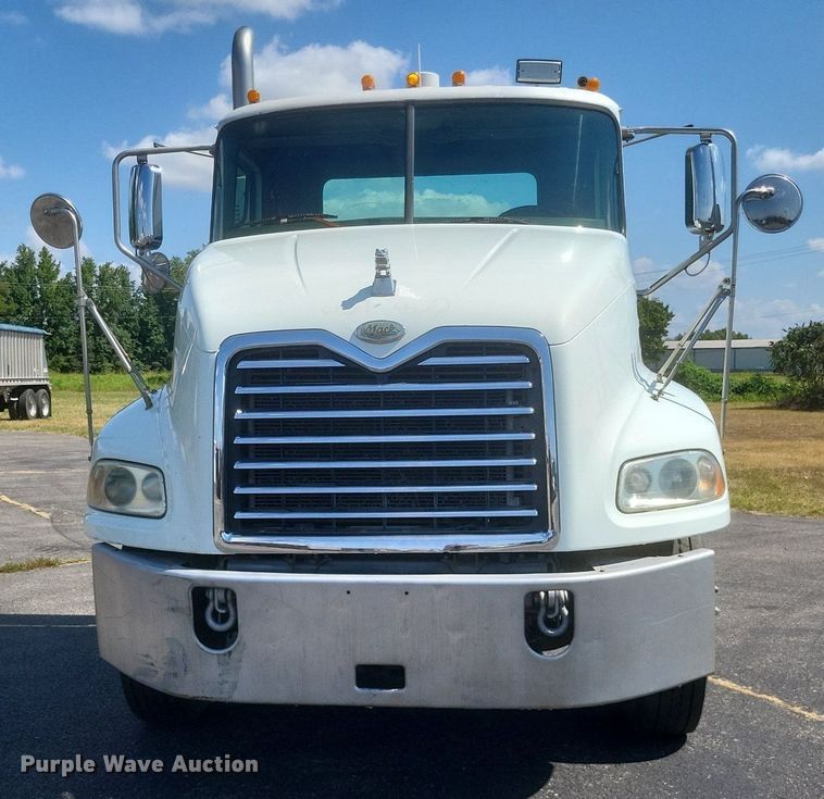 image for item DR4969 2007 Mack Vision CXN 612 semi truck