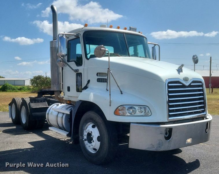 image for item DR4969 2007 Mack Vision CXN 612 semi truck