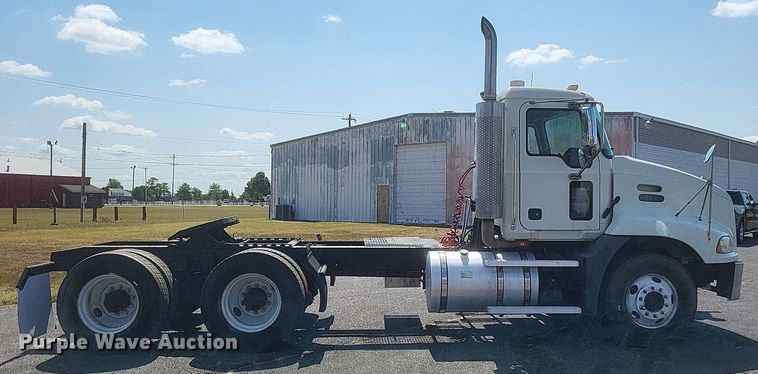 image for item DR4969 2007 Mack Vision CXN 612 semi truck