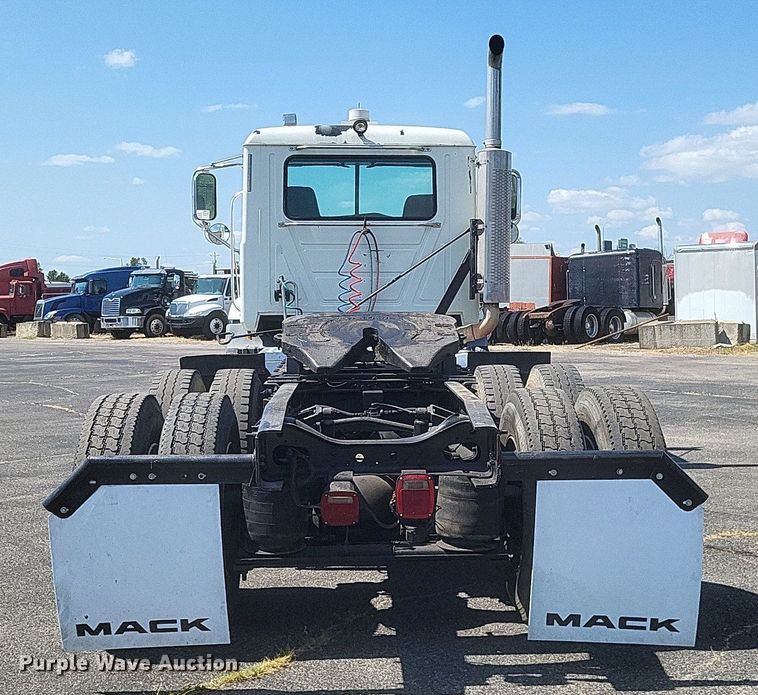 image for item DR4969 2007 Mack Vision CXN 612 semi truck