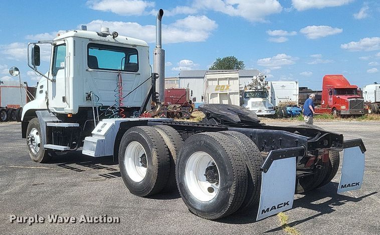 image for item DR4969 2007 Mack Vision CXN 612 semi truck