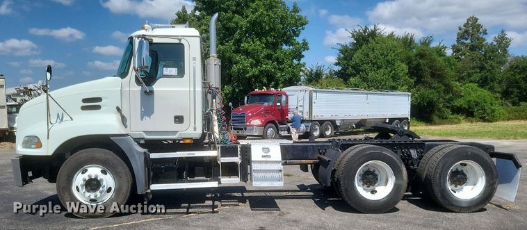 image for item DR4969 2007 Mack Vision CXN 612 semi truck