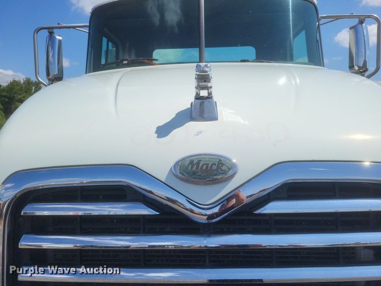 image for item DR4969 2007 Mack Vision CXN 612 semi truck