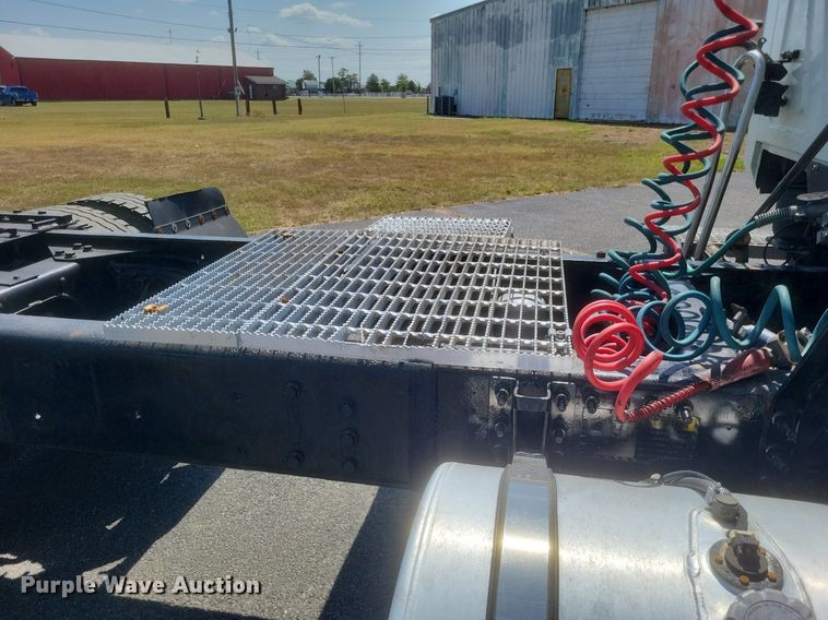 image for item DR4969 2007 Mack Vision CXN 612 semi truck