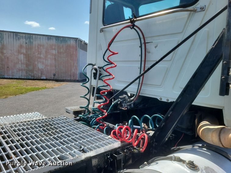 image for item DR4969 2007 Mack Vision CXN 612 semi truck