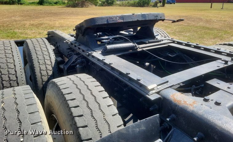 image for item DR4969 2007 Mack Vision CXN 612 semi truck