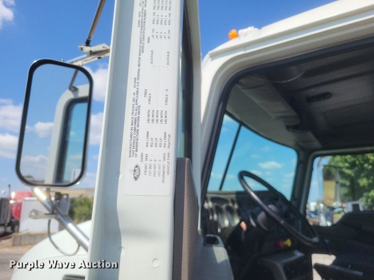 image for item DR4969 2007 Mack Vision CXN 612 semi truck