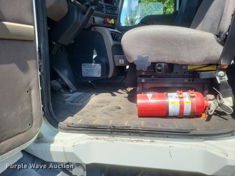 image for item DR4969 2007 Mack Vision CXN 612 semi truck