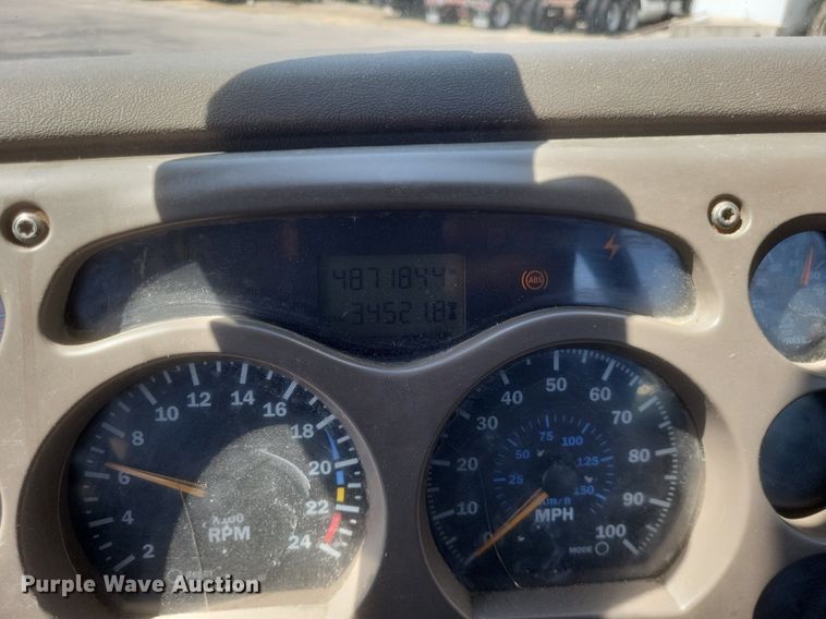 image for item DR4969 2007 Mack Vision CXN 612 semi truck