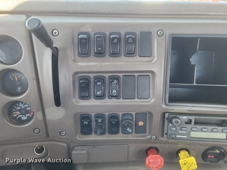 image for item DR4969 2007 Mack Vision CXN 612 semi truck