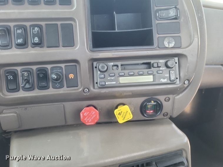 image for item DR4969 2007 Mack Vision CXN 612 semi truck