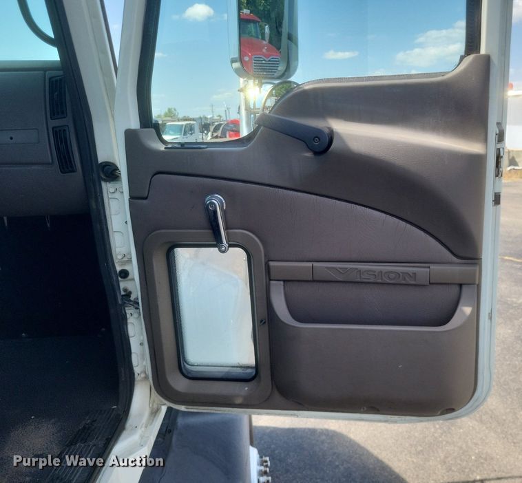 image for item DR4969 2007 Mack Vision CXN 612 semi truck