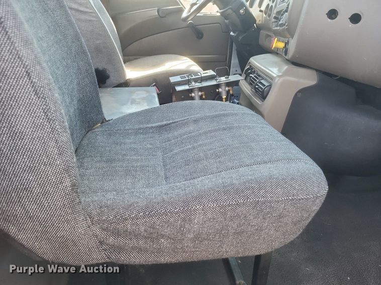 image for item DR4969 2007 Mack Vision CXN 612 semi truck