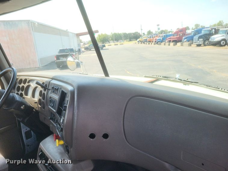 image for item DR4969 2007 Mack Vision CXN 612 semi truck