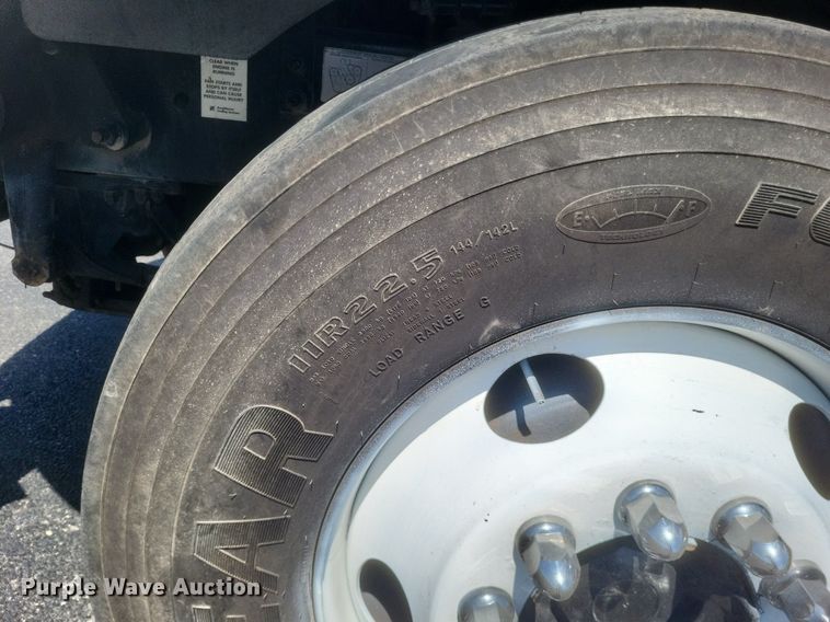 image for item DR4969 2007 Mack Vision CXN 612 semi truck