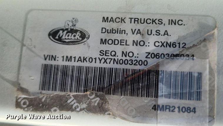 image for item DR4969 2007 Mack Vision CXN 612 semi truck