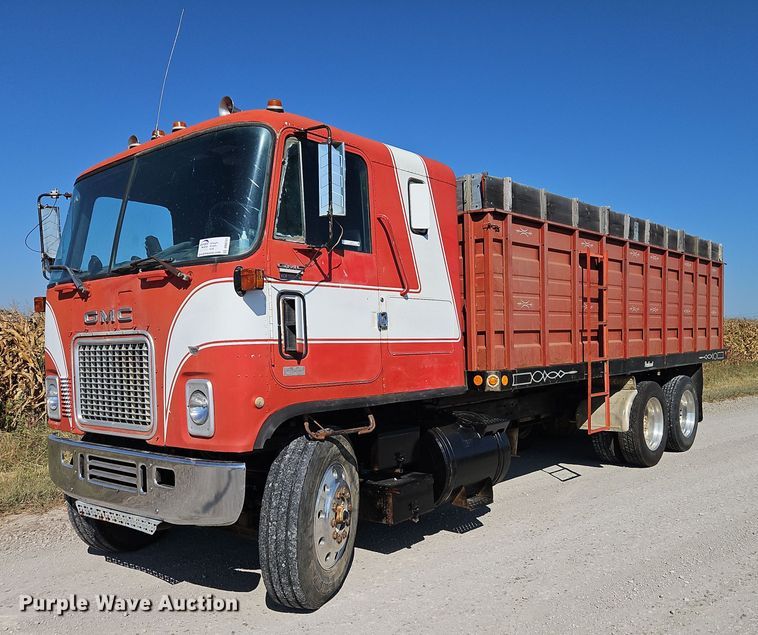 image for item DR8761 1979 GMC Astro 95 dump flatbed truck