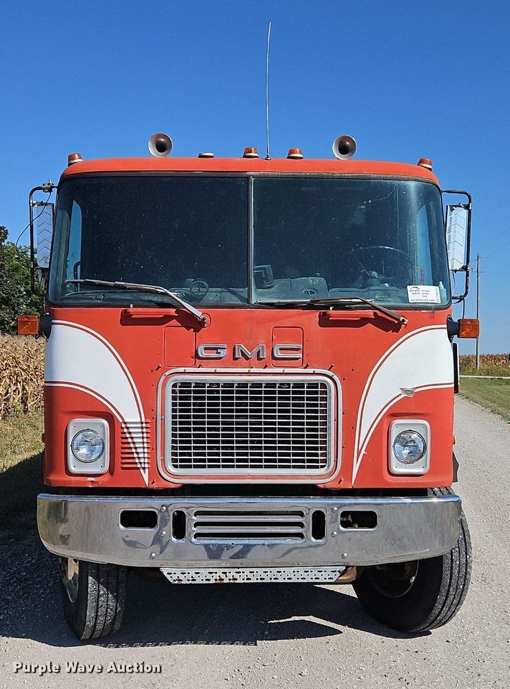 image for item DR8761 1979 GMC Astro 95 dump flatbed truck