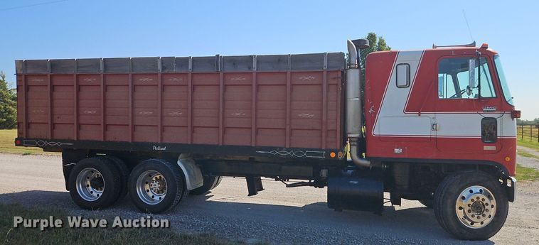 image for item DR8761 1979 GMC Astro 95 dump flatbed truck