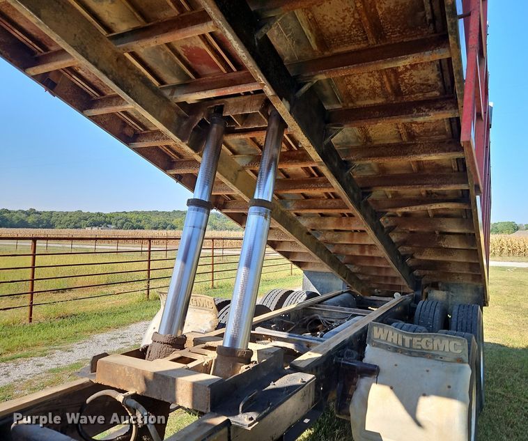 image for item DR8761 1979 GMC Astro 95 dump flatbed truck