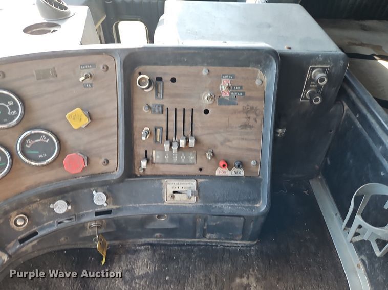 image for item DR8761 1979 GMC Astro 95 dump flatbed truck