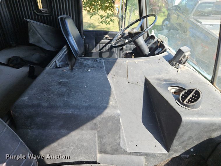 image for item DR8761 1979 GMC Astro 95 dump flatbed truck