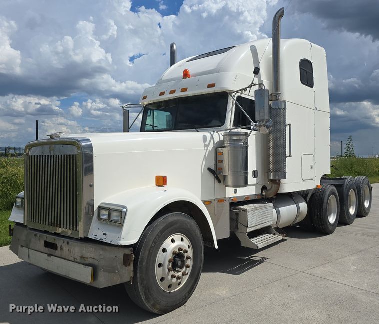 image for item DS4780 1998 Freightliner FLD132064T semi truck