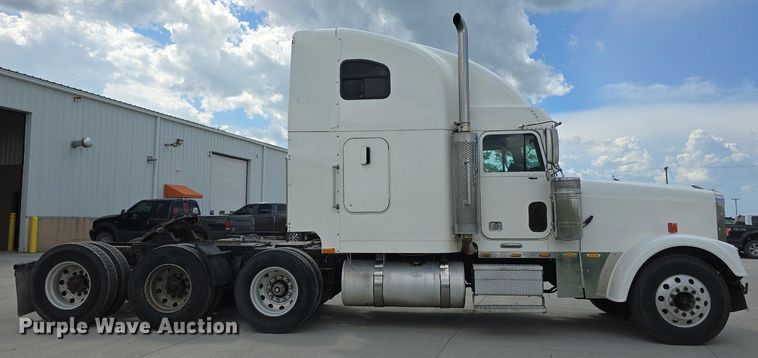 image for item DS4780 1998 Freightliner FLD132064T semi truck