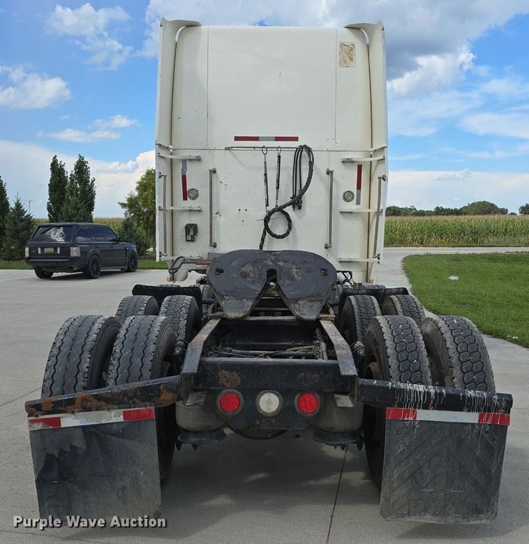 image for item DS4780 1998 Freightliner FLD132064T semi truck