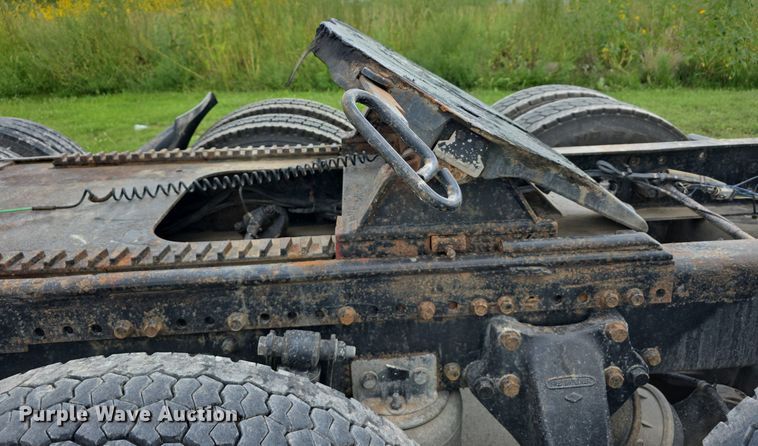 image for item DS4780 1998 Freightliner FLD132064T semi truck