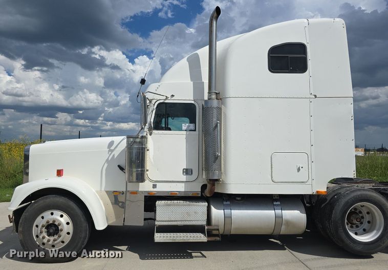 image for item DS4780 1998 Freightliner FLD132064T semi truck