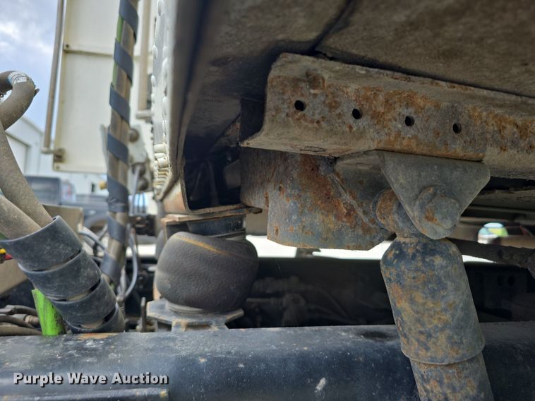 image for item DS4780 1998 Freightliner FLD132064T semi truck