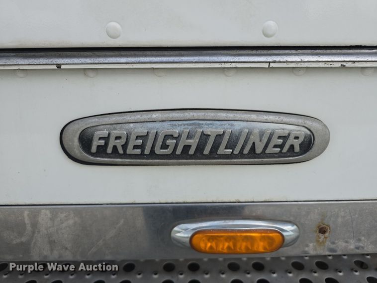 image for item DS4780 1998 Freightliner FLD132064T semi truck