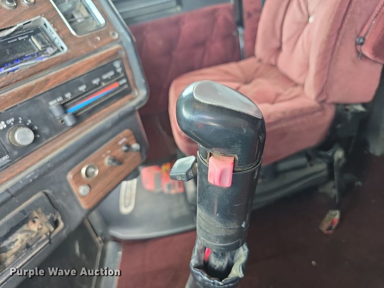 image for item DS4780 1998 Freightliner FLD132064T semi truck