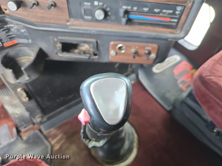 image for item DS4780 1998 Freightliner FLD132064T semi truck