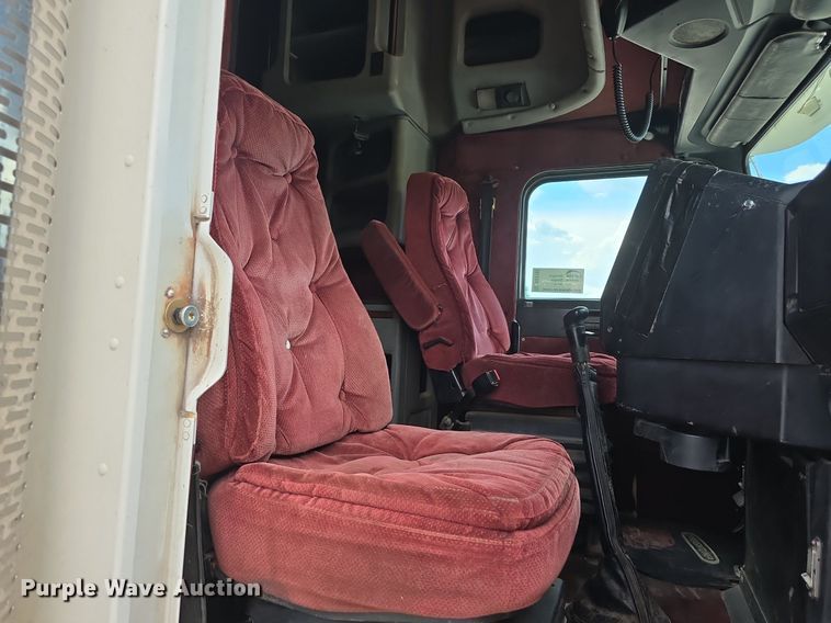 image for item DS4780 1998 Freightliner FLD132064T semi truck