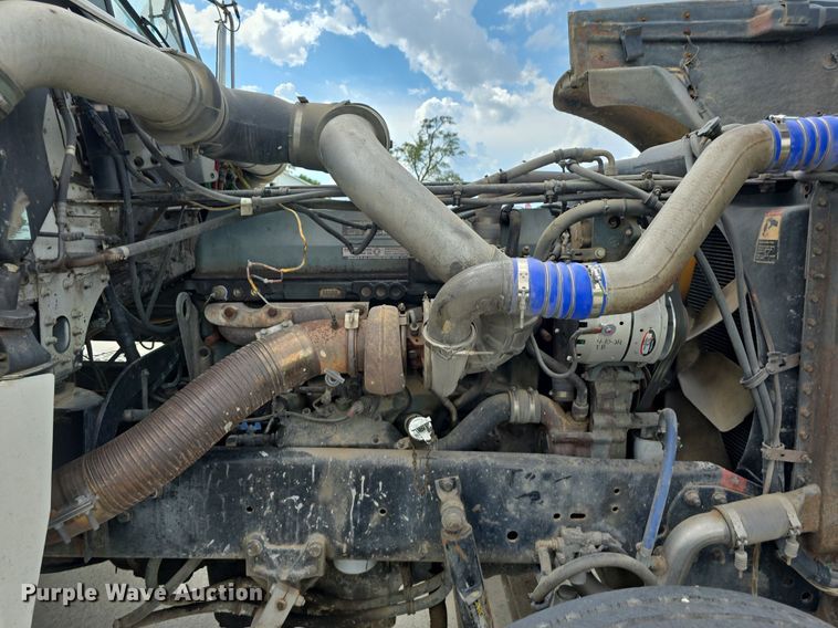 image for item DS4780 1998 Freightliner FLD132064T semi truck