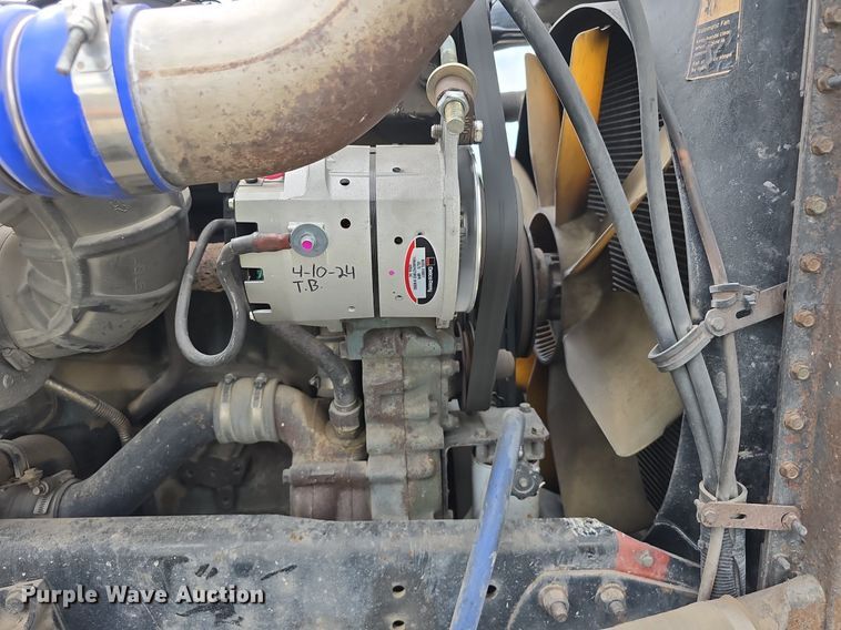 image for item DS4780 1998 Freightliner FLD132064T semi truck