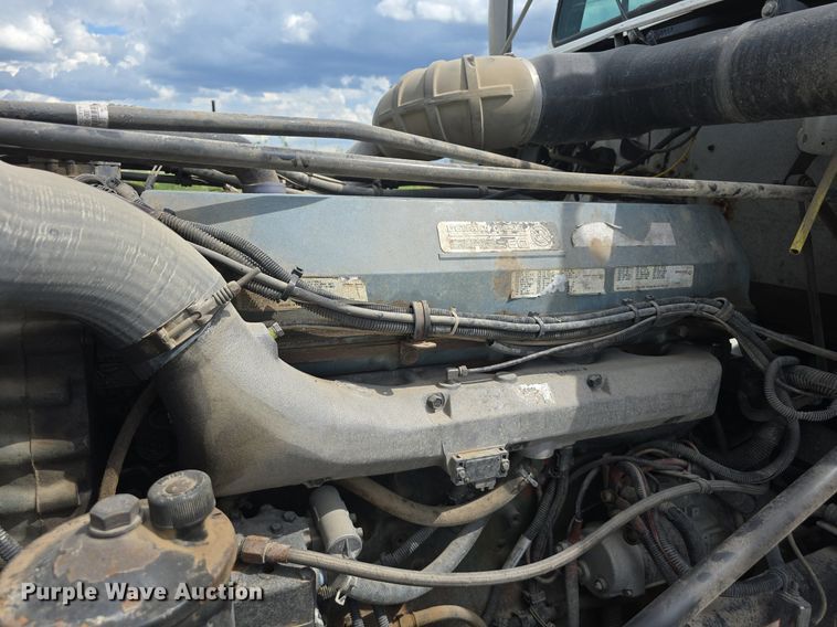 image for item DS4780 1998 Freightliner FLD132064T semi truck