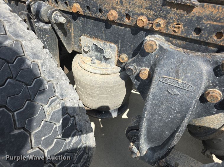 image for item DS4780 1998 Freightliner FLD132064T semi truck