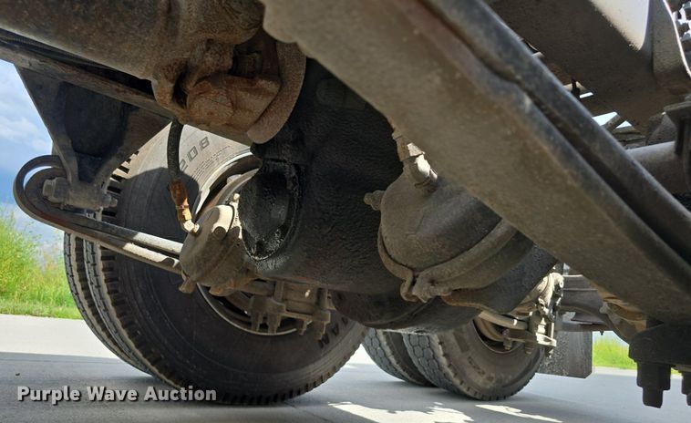 image for item DS4780 1998 Freightliner FLD132064T semi truck