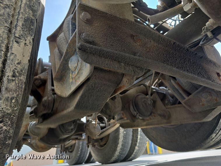 image for item DS4780 1998 Freightliner FLD132064T semi truck