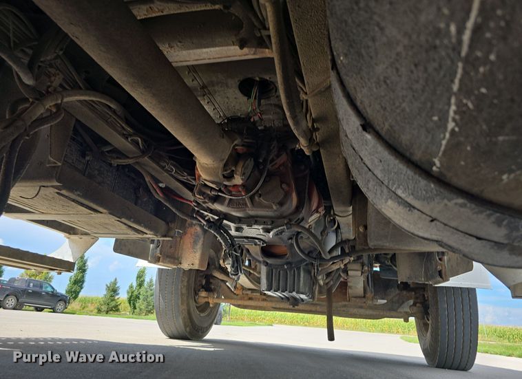 image for item DS4780 1998 Freightliner FLD132064T semi truck