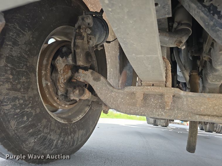 image for item DS4780 1998 Freightliner FLD132064T semi truck