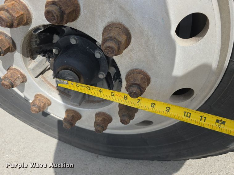 image for item DS4780 1998 Freightliner FLD132064T semi truck