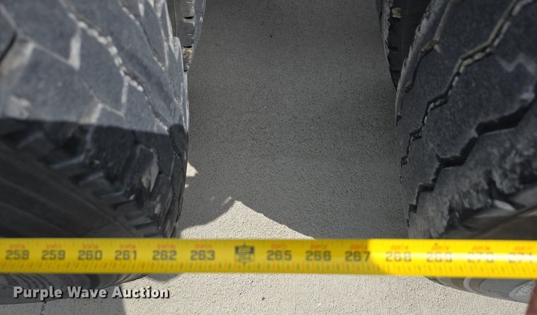 image for item DS4780 1998 Freightliner FLD132064T semi truck